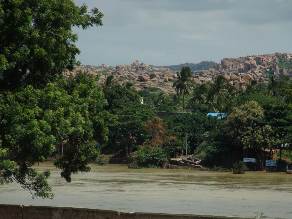 Shambhu Guest House Hampi Bagian luar foto